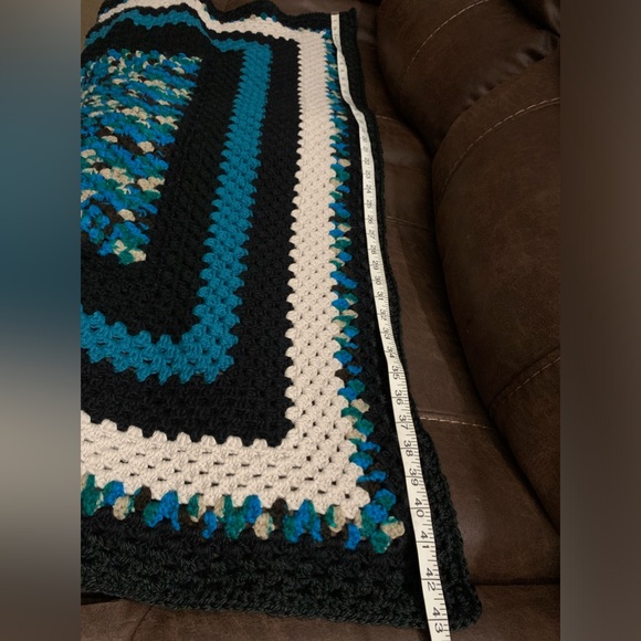 Recliner Lap Blanket Crocheted Continuous Granny Square - Picture 10 of 10